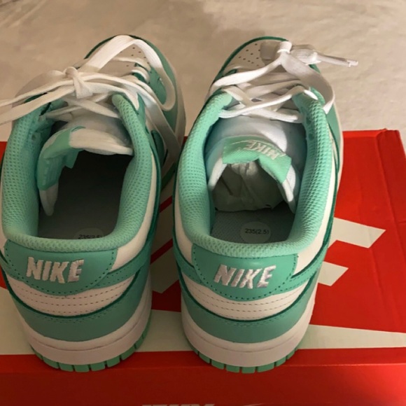 Is a brand new authentic shoes!!! Size 6.5 for woman’s - Picture 2 of 8